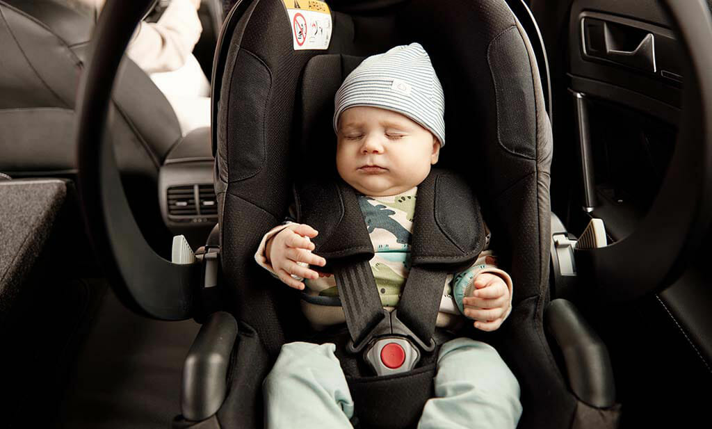 Ergobaby_Blog_Metro_Newborn_Nest_ besafe-car-seat