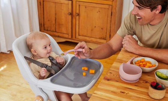 Ergobaby Hochstuhl Evolve Baby Beikost einführen