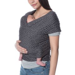 Mama trägt das Baby in Blickrichtung in Aura Wrap Twinkle Grey Babytrage
