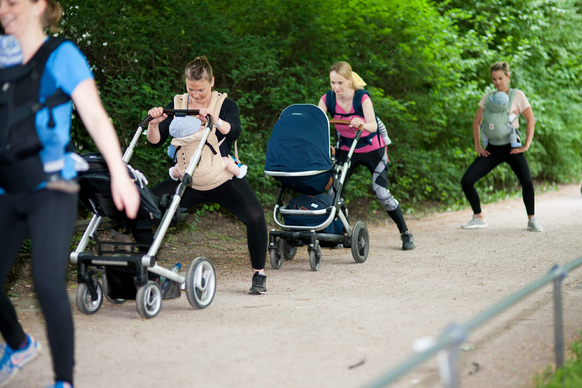 Sportlich durch’s Jahr mit Babytrage und Metro