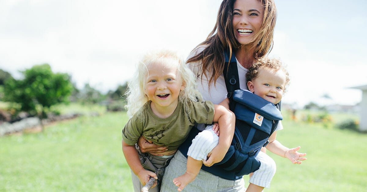 Tragetipp: Heiß, heiß Baby – Tragen im Sommer