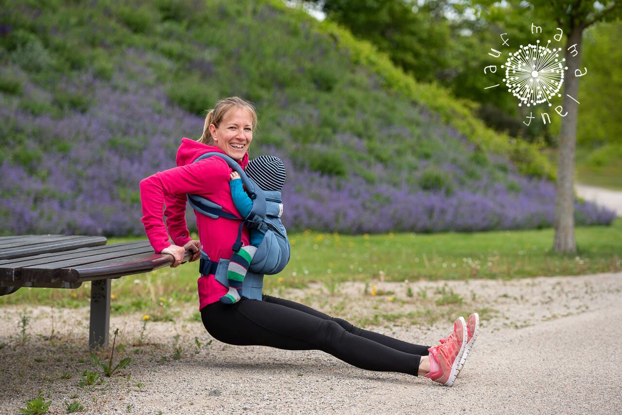 Fit mit Baby und Trage: Triceps Dips