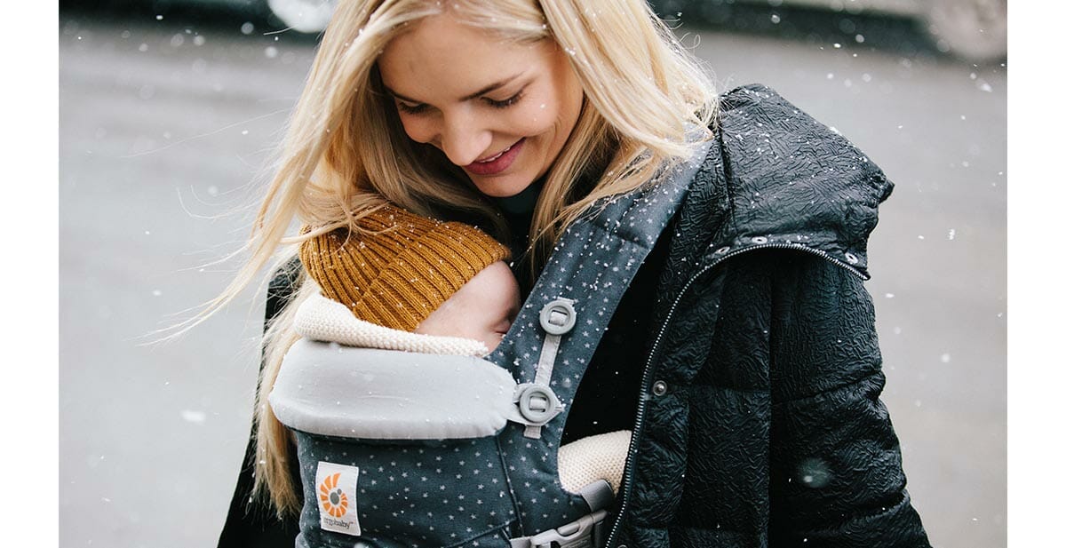 Es ist kalt, Baby – gut durch den Winter mit unseren Babytragen