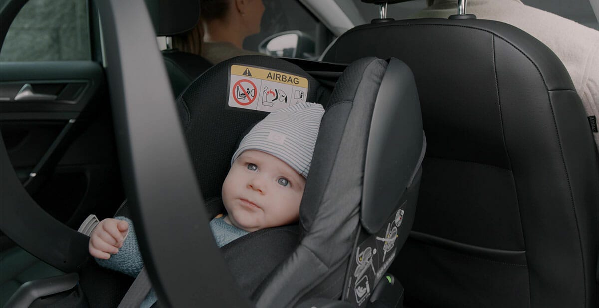 Mit Baby im Auto: Die besten Sicherheitstipps für den Winter