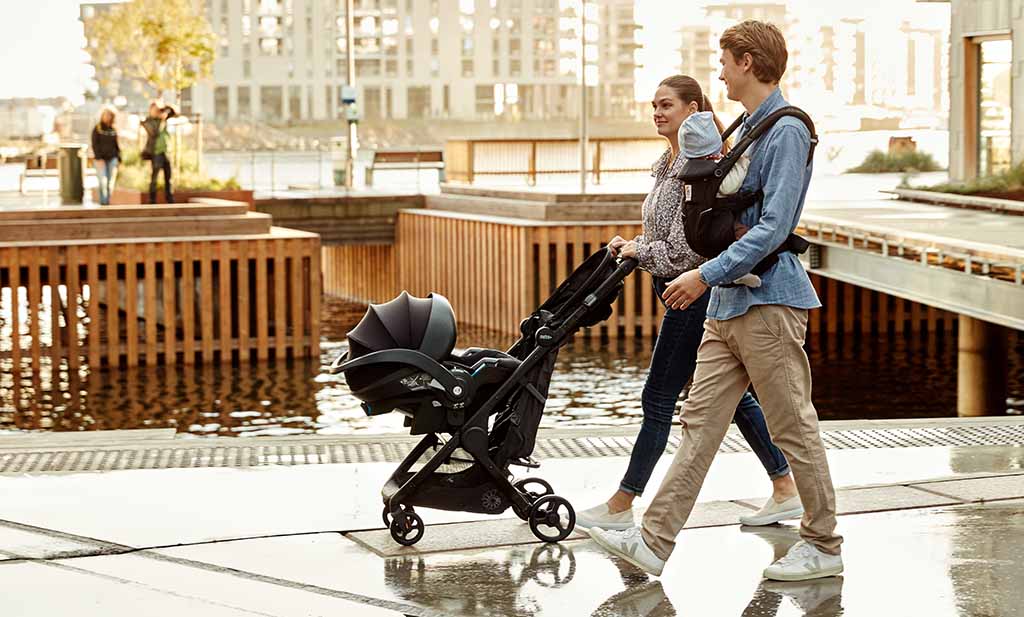 Platzsparend und komfortabel reisen von Geburt an: mit dem Ergobaby Metro+ Buggy