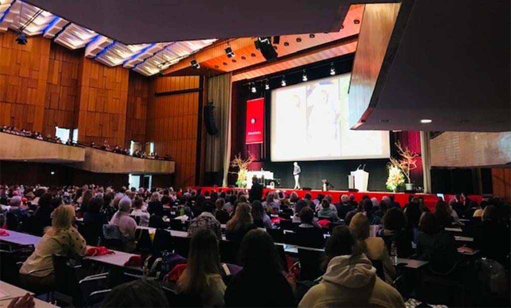 Geburtshilfe im Dialog: Ergobaby beim Kongress für GeburtshelferInnen in Mannheim