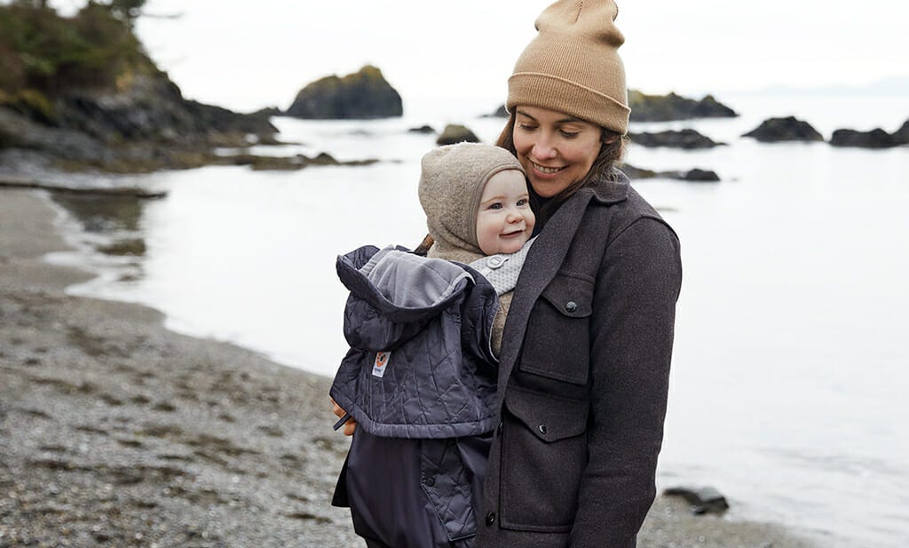 Der neue Regen- und All-Wetter-Schutz von Ergobaby - trocken und warm durchs ganze Jahr