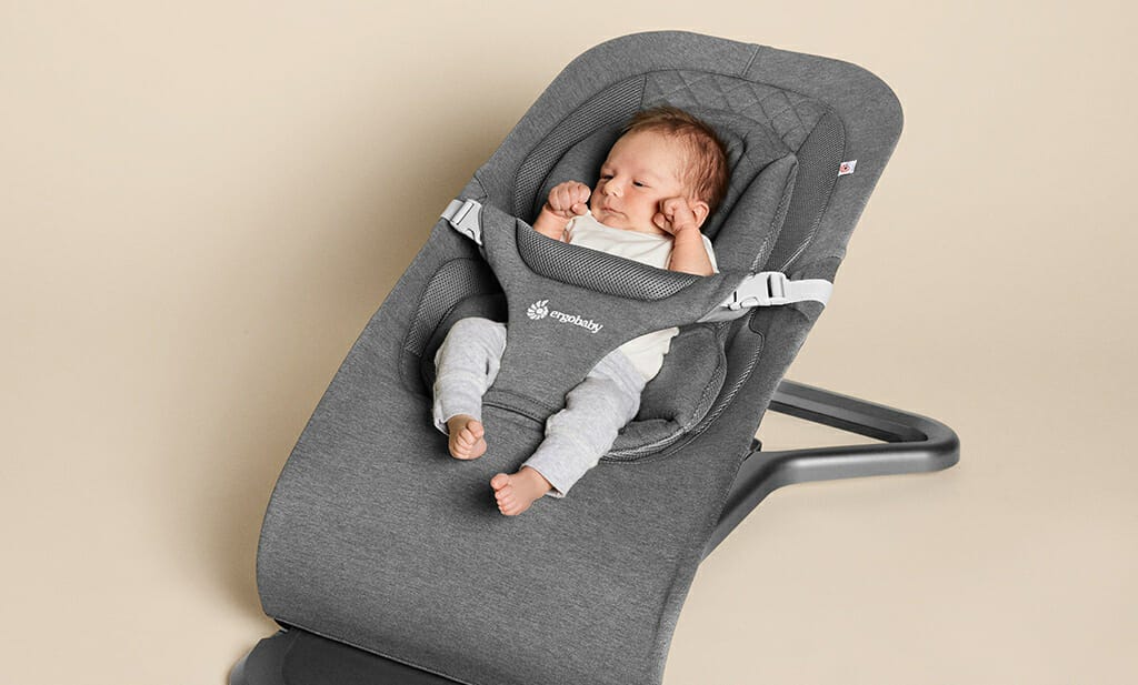 Ergonomische Babywippe: Der Ergobaby Evolve 3-in-1 Bouncer setzt den Standard für die Zertifizierung rückengesunder Babywippen