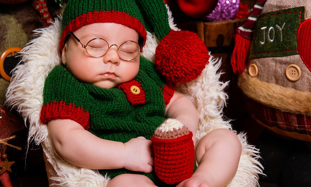 Bloß keinen Weihnachtsstress: Die besten Tipps für Babys Schlaf in der Weihnachtszeit