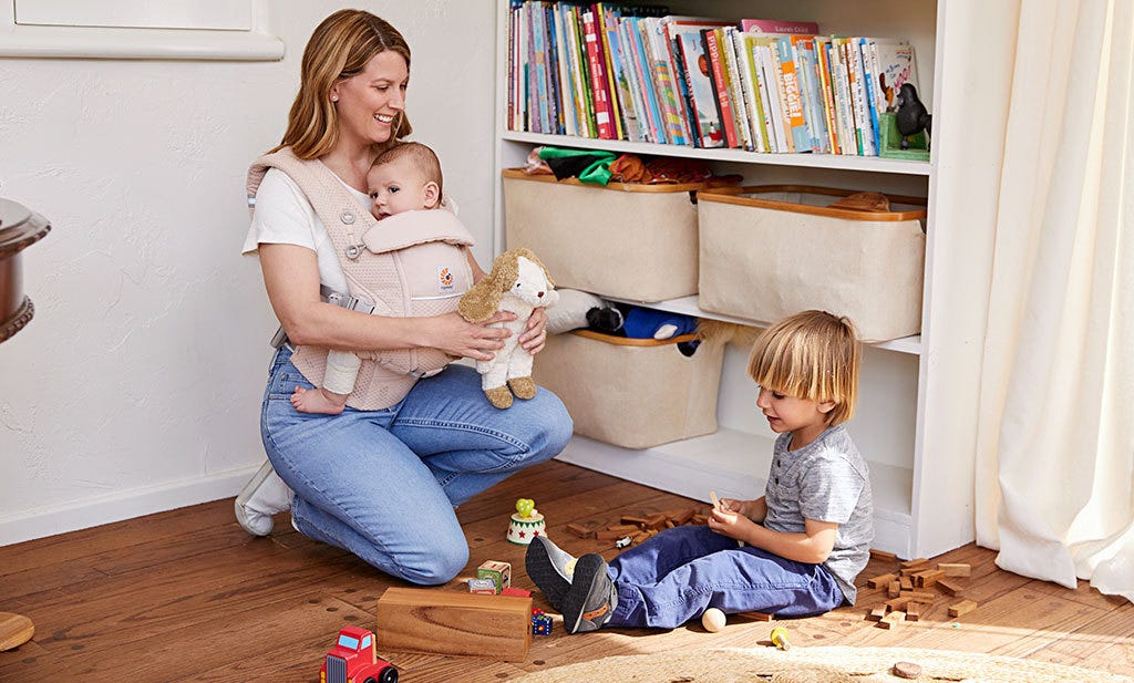 Frühjahrsputz mit Kindern Babytrage Adapt 