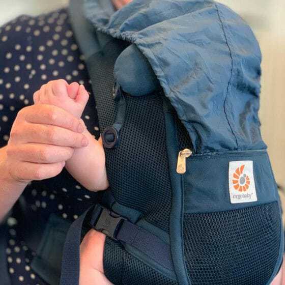 Ergobaby Babytrage : Fliegen mit Baby