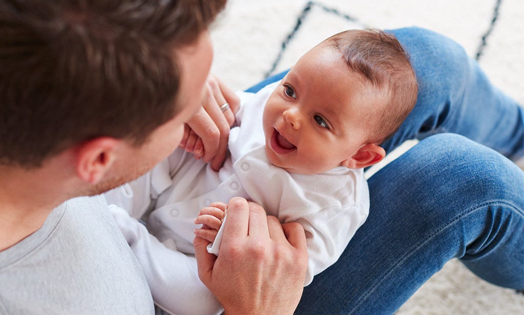 Mit Ergobaby durch’s erste Lebensjahr: Was kann ein 2 Monate altes Baby?